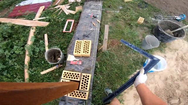 Кладка кирпичных столбов для забора своими руками . Забор из штакетника металлического Часть 1 смотреть онлайн