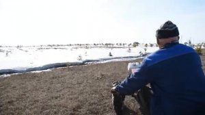 Мотоблок по весенней грязи .