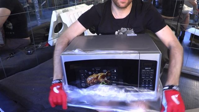 Маленькая треш-распаковка новой микроволновки смотреть онлайн