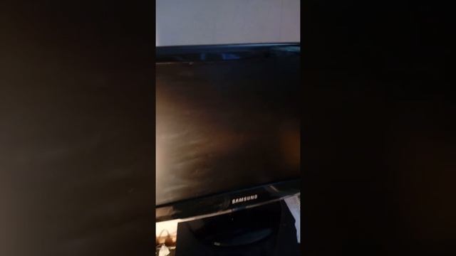 Никогда не протирайте жк монитор мокрой тряпкой #shorts смотреть онлайн