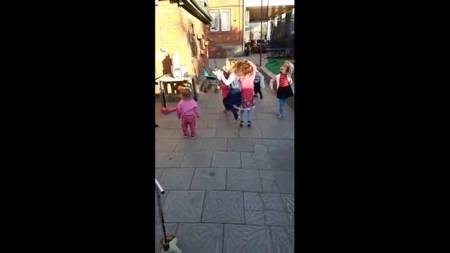 Позитивия 16 10 2018 Танцы на улице, детская дискотека воспитатель Наира Папян смотреть онлайн