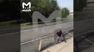 Негр с ножом кидался на полицейских в Москве , вышло как в США