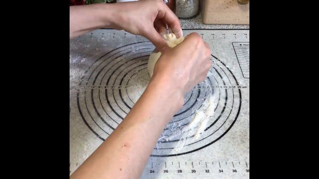 Лепешки со свекольной ботвой и творогом: рецепт от Foodman.club смотреть онлайн