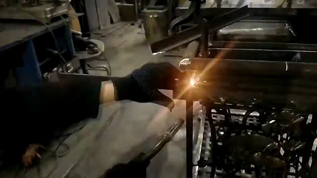 Делаю мангал из старинных машинок SINGER. Часть 3. Украшение, коптилка и др. смотреть онлайн