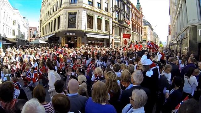 Norway, Oslo - День Конституции Норвегии смотреть онлайн