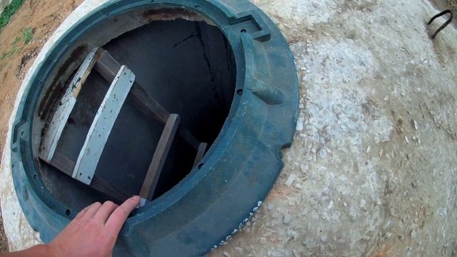 Как установить канализационный люк? Люк для кессона. 12-серия 2-сезон. Дача с нуля. смотреть онлайн