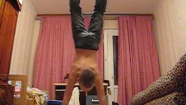 Как правильно стоять на руках смотреть онлайн