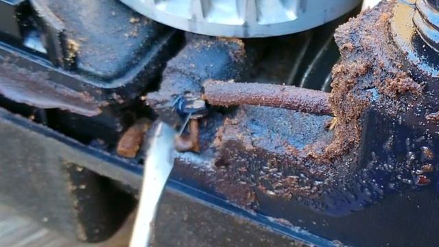 Replacing Fuel lines on a McCulloch chainsaw смотреть онлайн