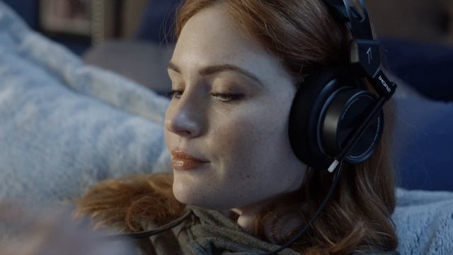 1MORE Spearhead VR Gaming Headphones| Bass you can FEEL смотреть онлайн
