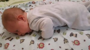 Newborn 1 months/ Малышка 1 месяц/Выкладываем малыша на животик