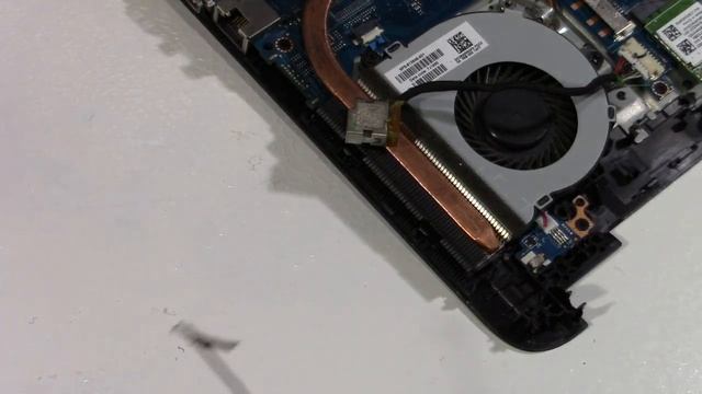 Reparacion base bisagras HP 15 series falla comun смотреть онлайн