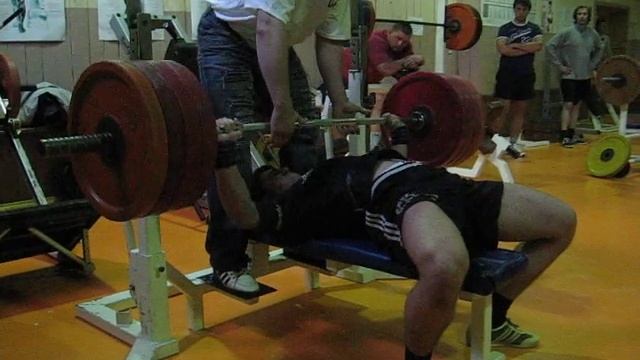Лучший результат в жиме лежа 200 кг смотреть онлайн