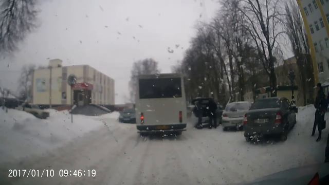 Пороблено Лубны. Пробка на поликлинике. смотреть онлайн