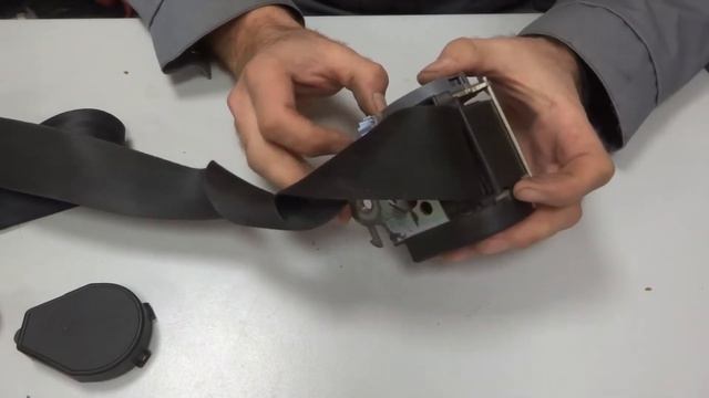 Ремонт ремня безопасности на Рено Логан