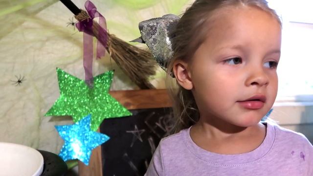 Baby WITCH brews magic Potion! смотреть онлайн