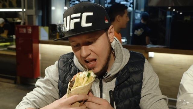 Шаурму Хачу от Амирана Сардарова (обзор в ДЕПО) смотреть онлайн