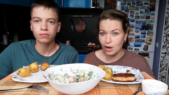 МУКБАНГ БИФШТЕКСЫ /МОЛОДОЙ КАРТОФЕЛЬ /САЛАТ /БАРНИ