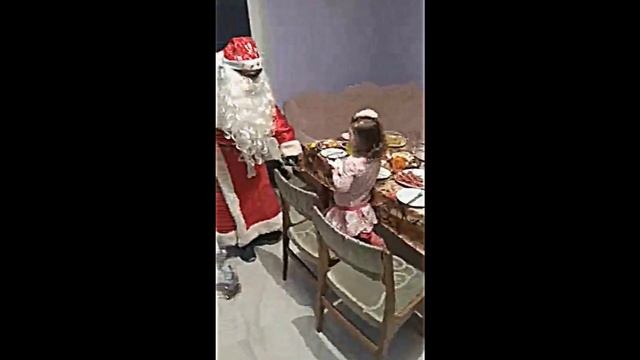 Дед Мороз пришёл к Николь. смотреть онлайн