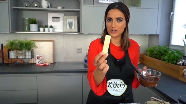 Dessert-Rezept | Kinder Bueno XXL selber machen | Kikis Kitchen смотреть онлайн