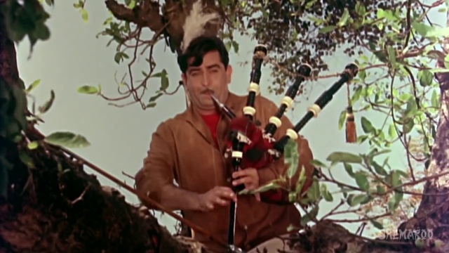 Bol-Radha-Bol-Sangam---Raj-Kapoor---Vyjayanthimala---Sangam---Old-Songs---Mukesh