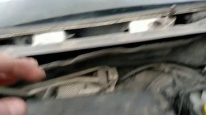 Клинят щетки стеклоочистителей Шкода Рапид.  Ремонт трапеции. Wedge wiper blades Skoda Rapid