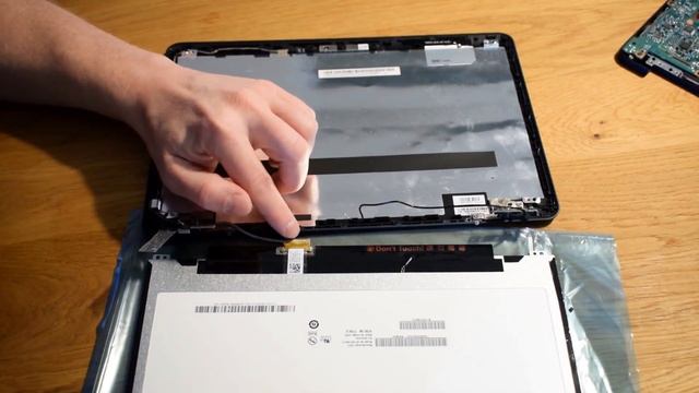 Asus E200HA Netbook - kaputtes Display austauchen смотреть онлайн