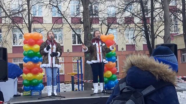 Масленица в школе №1508 Сиреневый бульвар 20 ( Анастасия Щербакова с Одноклассницей ) смотреть онлайн