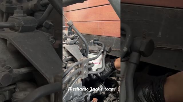 Hino 300 maintenance service , replace engine oil, oil filter and fuel filter смотреть онлайн