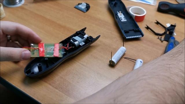Replacing the rechargeable batteries in a cordless hair trimmer смотреть онлайн