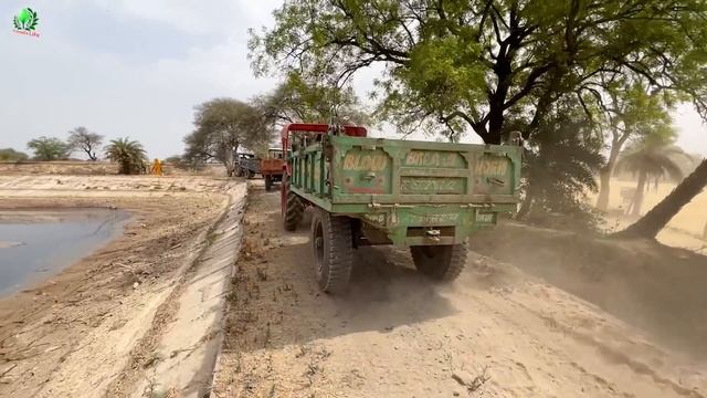 Mahindra Arjun Novo and Eicher 242 Tractor Stunt Gone wrong Trolley Pushed by JCB 3dx смотреть онлайн