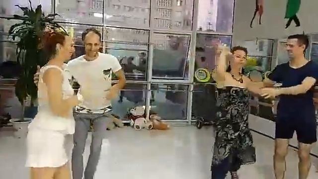 Сальса в Сочи. Танец на занятии в средней группе. Школа танцев SalsaDance. смотреть онлайн