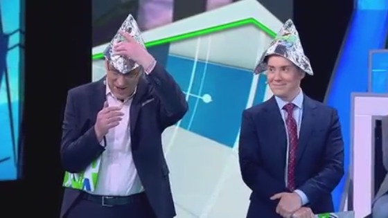 Норкину из-за украинских политологов пришлось вести программу в шапочке из фольги смотреть онлайн