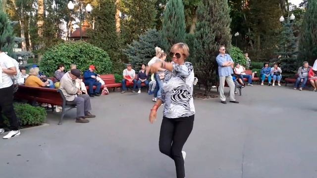 А ПЕРВОЕ СЛОВО ДОРОЖЕ ВТОРОГО!??/ТАНЦЫ В ПАРКЕ ГОРЬКОГО ХАРЬКОВ 2021 смотреть онлайн