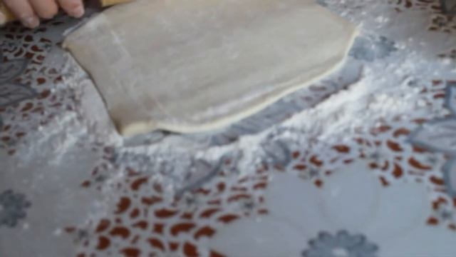 треугольнички с сырной начинкой+язычки из слоеного теста смотреть онлайн