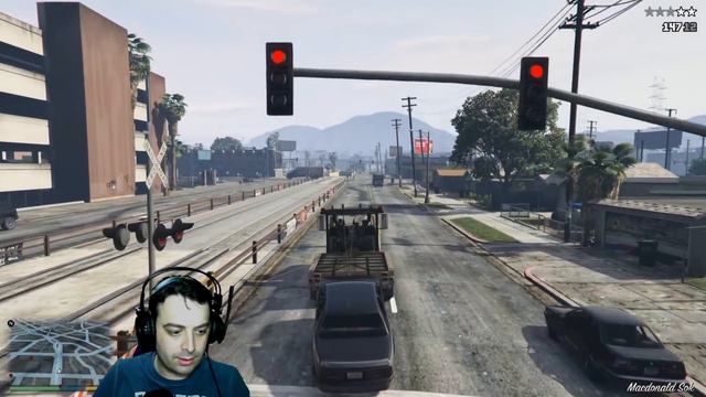 Michael 'le Striptiz kulübüne gittik | GTA 5 Hikaye | Bölüm 3 смотреть онлайн