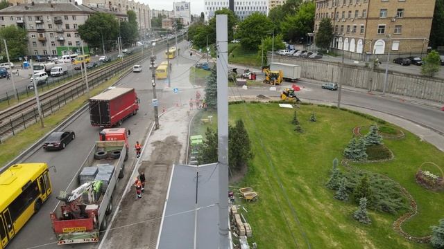 Киев.Капремонт Индустриального путепровода.Закрытие движения трамваев.Асфальтирование тротуара. смотреть онлайн