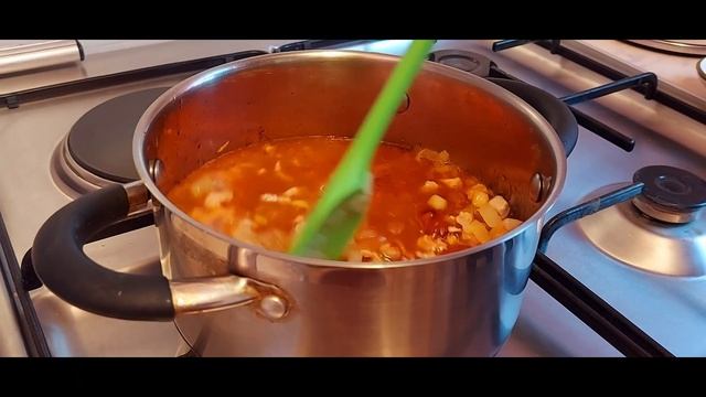 Суп по венгерски. Густой и очень ароматный суп.