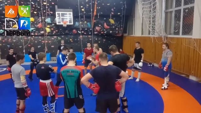 Мастер-класс по кикбоксингу в спортивном комплексе "Первый" под руководством Дмитрия Кузьменко смотреть онлайн