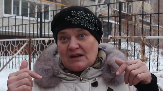 В Саратове в раскопанные ямы падают дети и машины смотреть онлайн