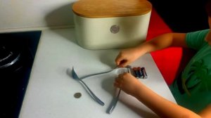 Фокус с монеткой. Монетка и батарейки