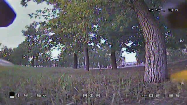 квадрокоптер Тольятти красиво меж деревьев 29 08 2018 смотреть онлайн