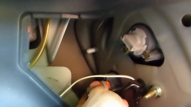 Comment changer les ampoules arrière sur Toyota Yaris 1 смотреть онлайн