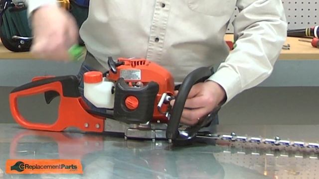 Echo Hedge Trimmer Repair - Replacing the Spark Plug (Echo Part # 15901019830) смотреть онлайн