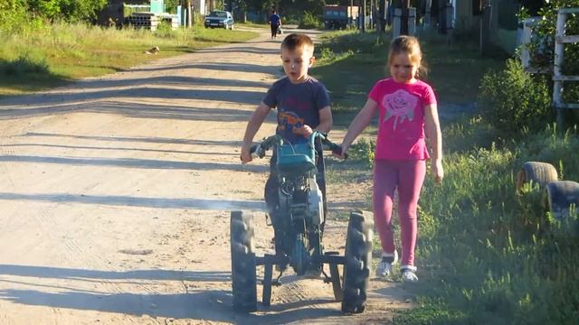 Юные механизаторы готовятся пахать огороды смотреть онлайн