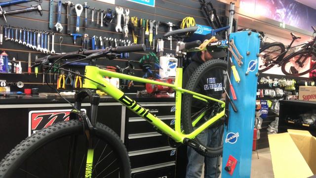 TWOSTROKE AL ONE-BICICLETA BMC-AQUI NA BIKE RUNNERS смотреть онлайн