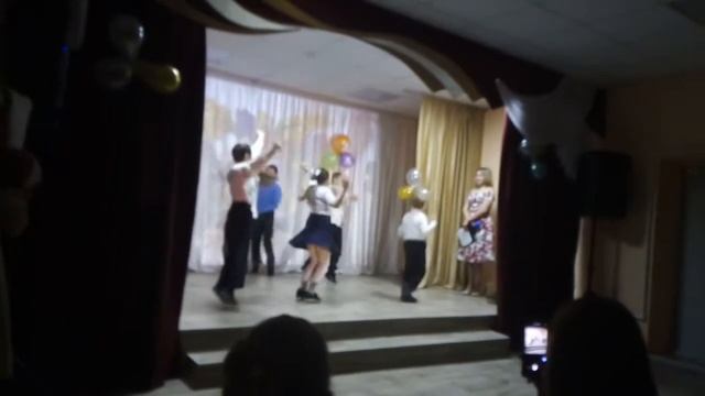 танец мамочкам на 8 марта под песню ягодка малинка ???? смотреть онлайн