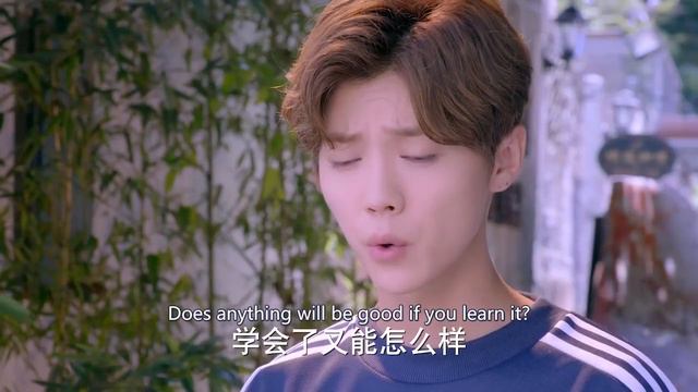 女漢子居然害怕蟑螂，瞬間跳上男孩懷抱里 💗 Chinese Television Dramas смотреть онлайн
