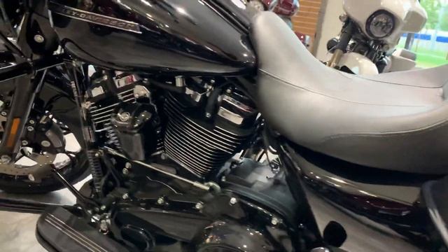 Road Glide Special Harley-Davidson 2020 vivid black смотреть онлайн