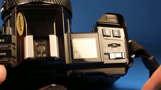 Minolta Maxxum 7000 with 35 70mm zoom lens смотреть онлайн