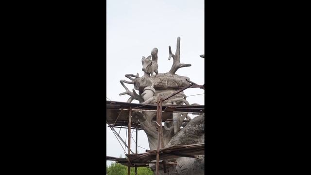 Детский домик. Скульптура домика на бобовом стебле. смотреть онлайн